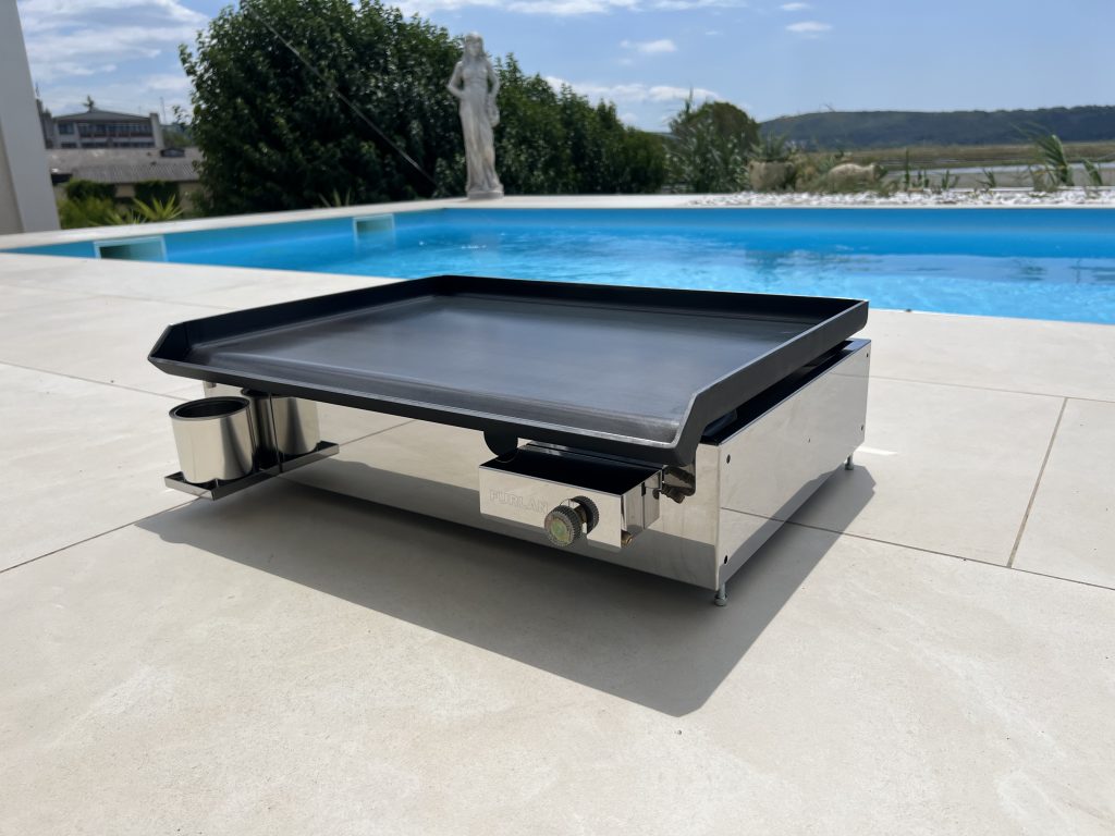 p600-pro-grill-medence-mellett